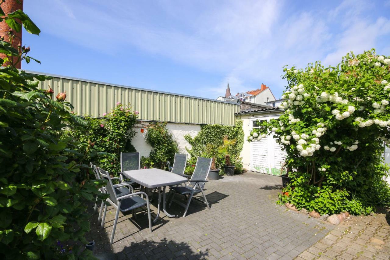 Haus Shiralee - Das Ferienhaus Warnemuende ロストック エクステリア 写真